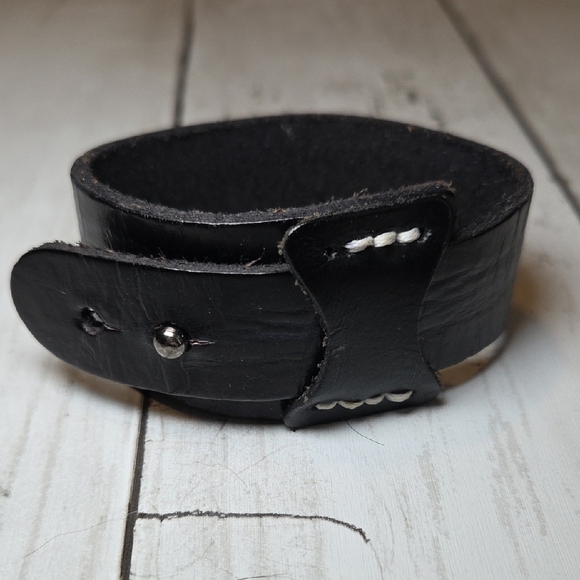 Plunder Black Leather and Turquoise Beaded Bracelet Set - Picture 2 of 8